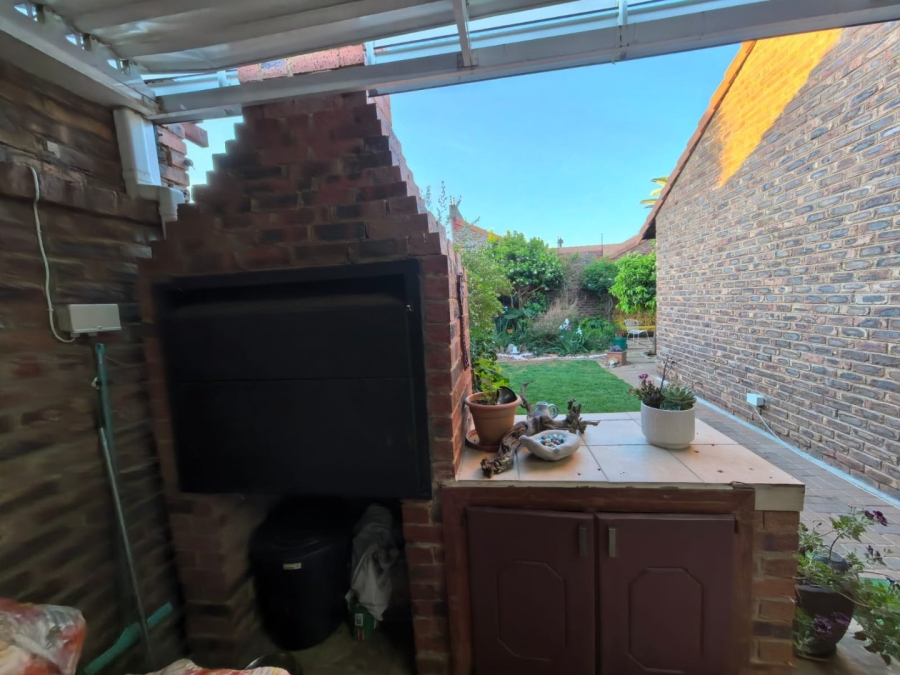 3 Bedroom Property for Sale in Rhodesdene Northern Cape